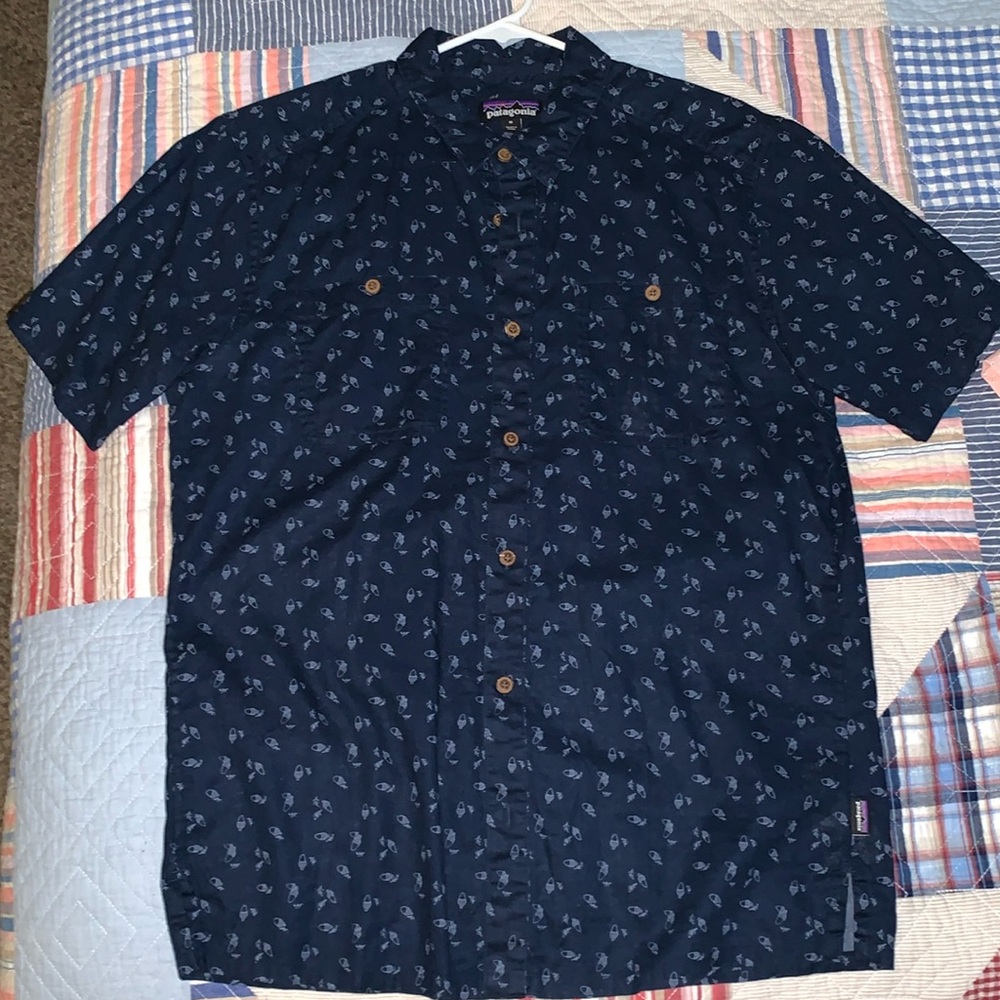 Patagonia men’s button up acorns - size medium